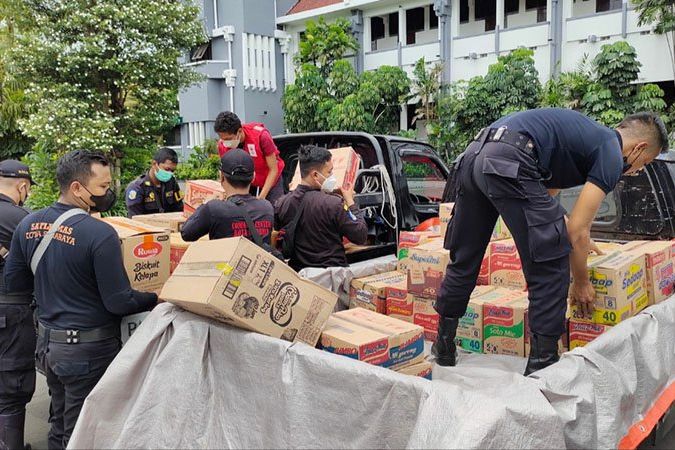 Bantu Penanganan Erupsi Gunung Semeru, Pemkot Surabaya Kirim Kendaraan Berat dan Logistik
