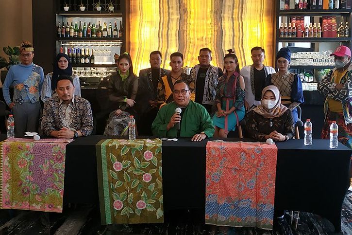 Suguhkan Karya Fashion Designer Berbakat, Disperindag Pamekasan Gelar Gebyar Batik Pamekasan 2021
