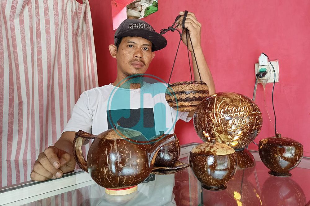 Pria Ponorogo Manfaatkan Batok Kelapa, Hasilnya Tembus Pasar Luar Negeri