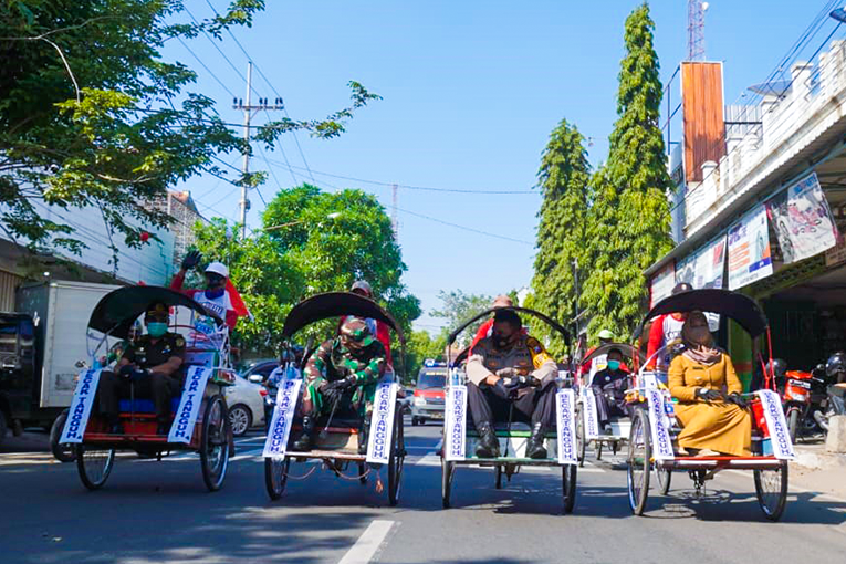 Hadapi <em>New Norma</em>l, Ning Ita Resmikan Becak Tangguh Semeru