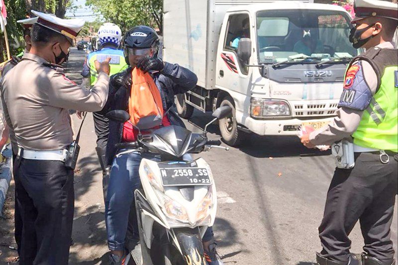 Tak Bermasker, Pelanggar di Probolinggo Dihukum Mengucapkan Janji 10 Kali
