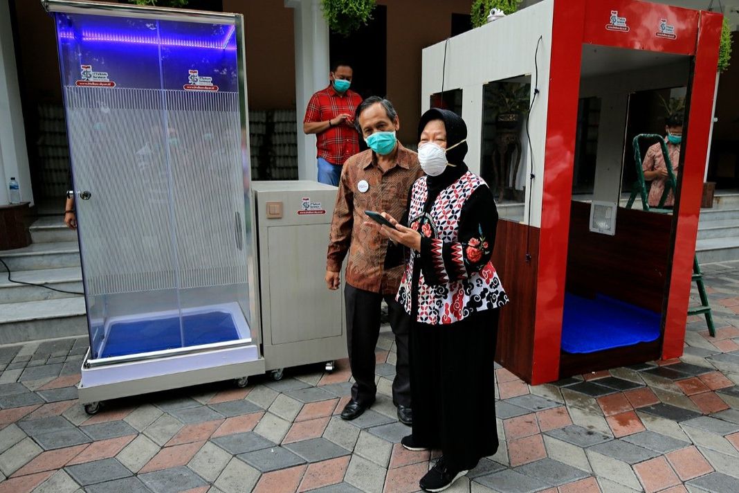 Cegah Penyebaran Covid-19, IT Telkom Surabaya Buat Bilik Sterilisasi