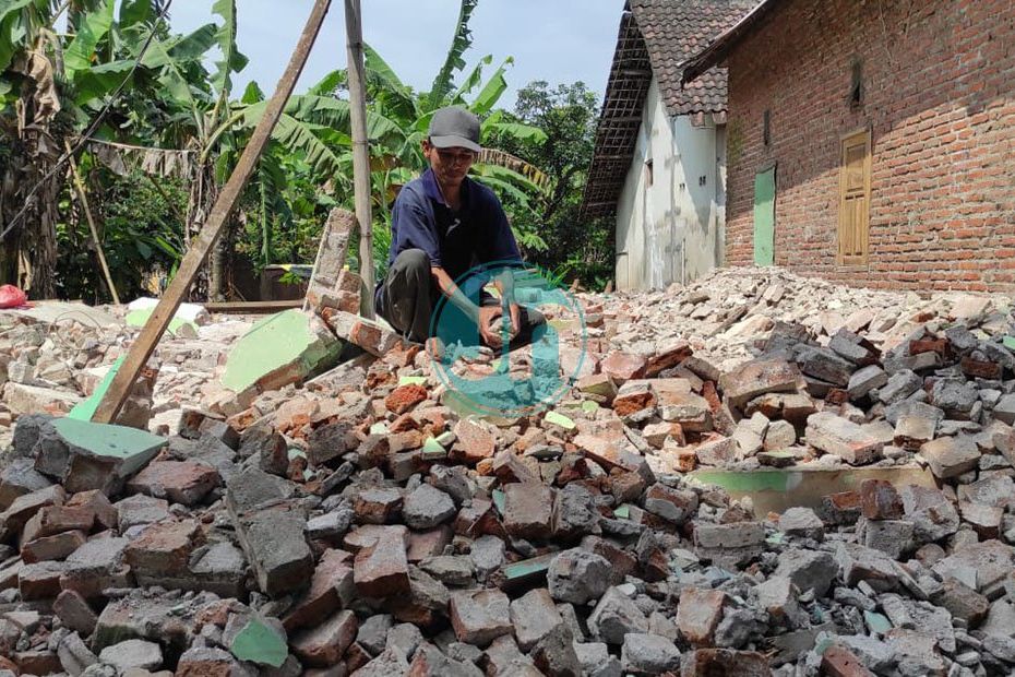 Pemdes Berikan Restu Pembongkaran Rumah Bersengketa di Mojokerto