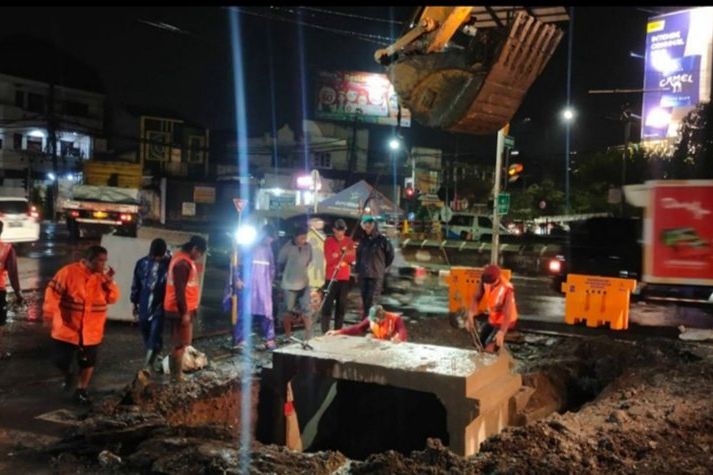Pembuatan Crossing Saluran Air di Kedung Cowek Surabaya Segera Selesai