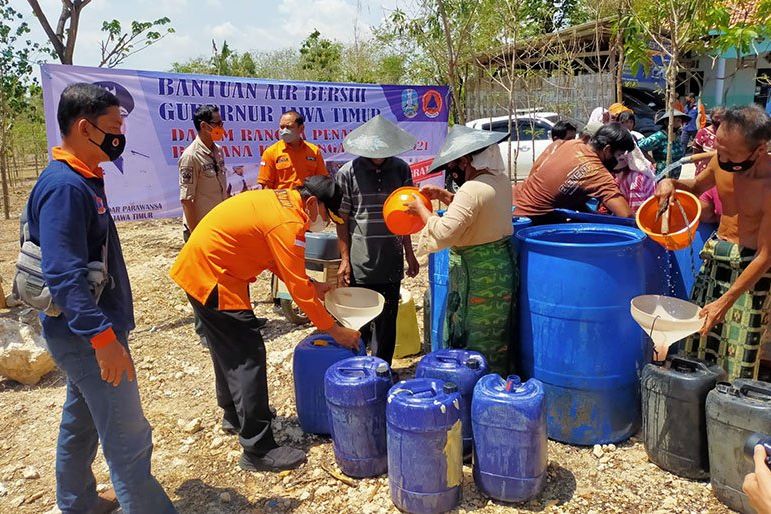 BPBD Jatim Salurkan Bantuan Air Bersih di Bangkalan
