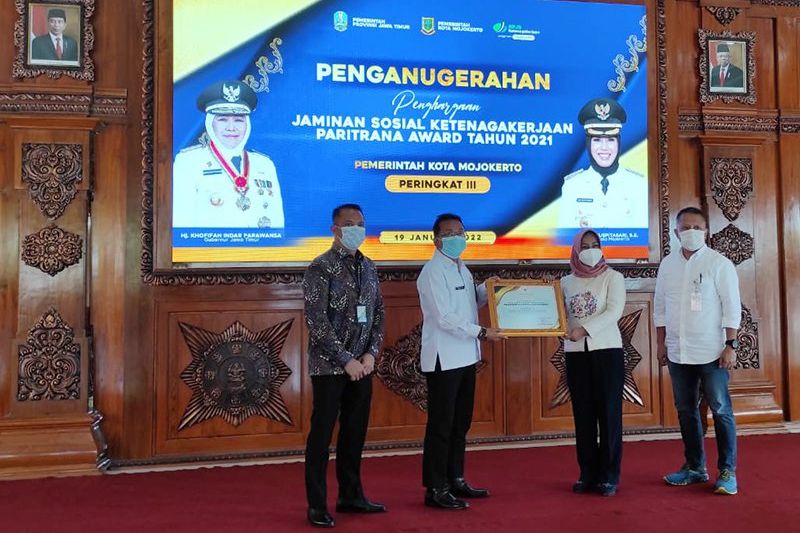Cakupan Jamsostek Naik, Pemkot Mojokerto Raih Paritrana Award Tingkat Provinsi