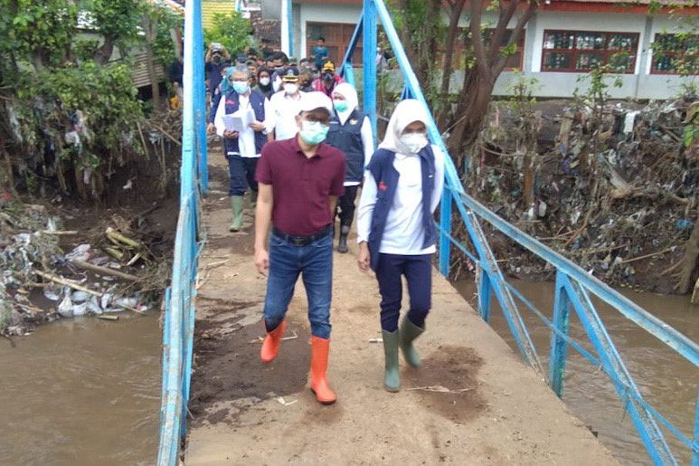 Ditangkap KPK, Bupati Probolinggo dan Suaminya Anggota DPR RI Dibawa ke Jakarta