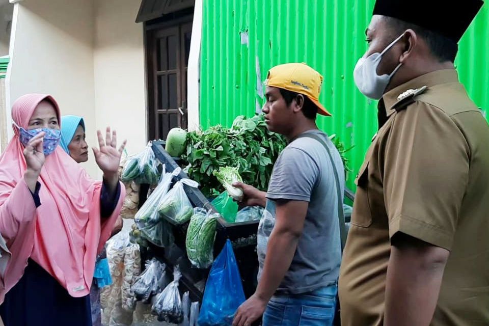 Kerja Perdana, Bupati Gresik Blusukan Disambati Warga Air PDAM Mampet