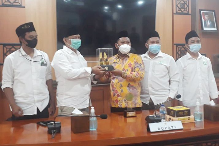 Dapat Penghargaan Tokoh Muda Inspiratif Nahdliyin Jatim, Ini Kata Bupati Gus Yani