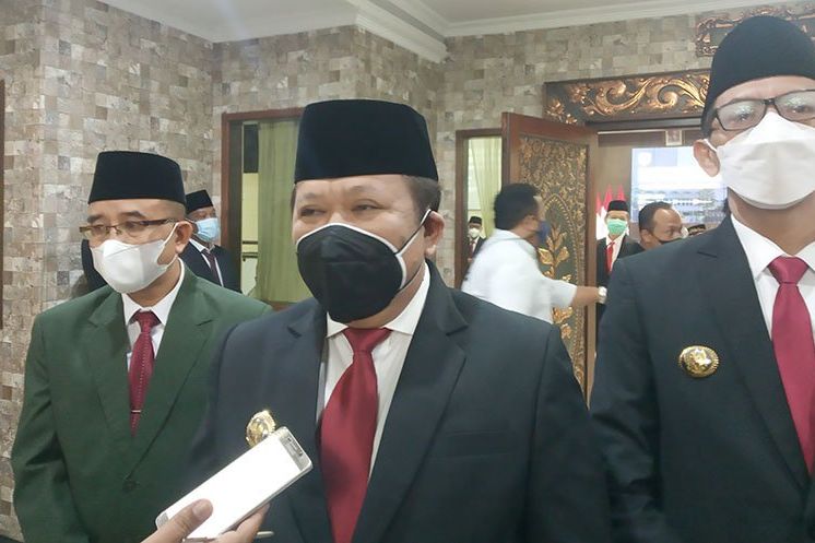 Lantik 13 Pejabat Definitif Jember, Bupati Hendy Tetapkan Plt Kepala BPBD Jadi Staf Ahli