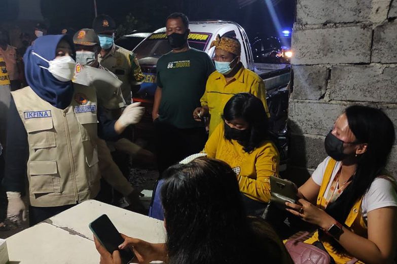 26 Orang Nongki di Warung Dirapid, Satu Pramusaji Warkop Reaktif dan Dibawa Petugas