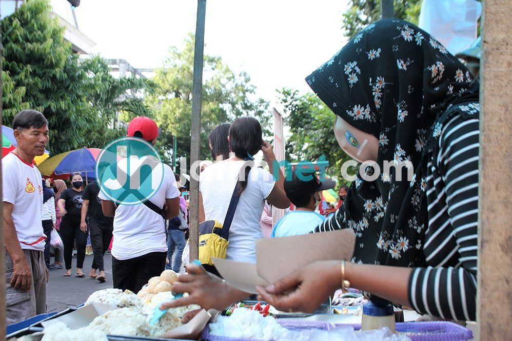 Pedagang Jajanan Tradisional di Situbondo Senang CFD Dibuka Lagi