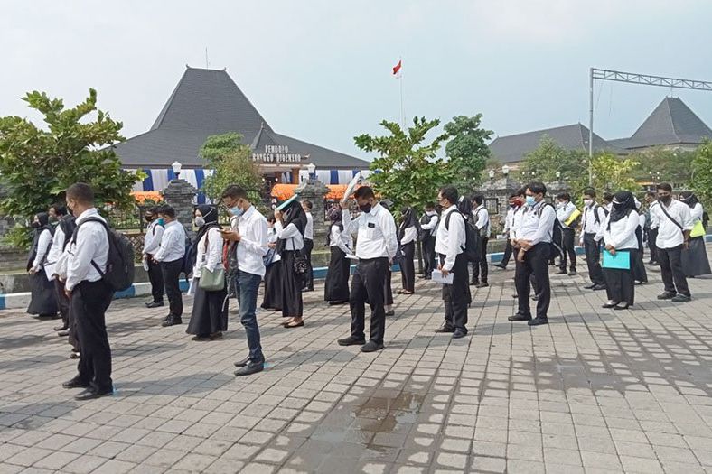 Melanggar, Sabuk Peserta Tes CPNS di Madiun Diganti Tali Rafia