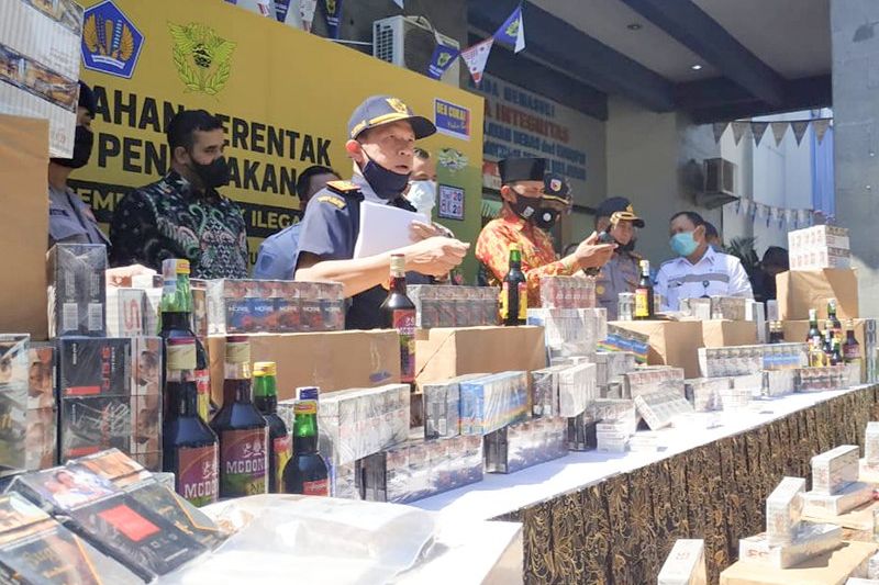 Produk Ilegal Senilai 500 Juta Dimusnahkan