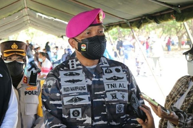 Pasukan Pasmar 2 "Serbu" Vaksinasi di Kenpark Surabaya