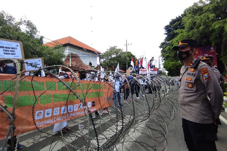 Tak Puas Dengan UMK Rp 4,3 Juta, Buruh Mojokerto Gelar Demo Minta Naik Rp 4,5 Juta