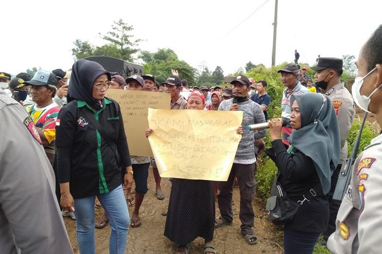 Dihadang Polisi, Warga Mojokerto Gelar Aksi Demo Galian C