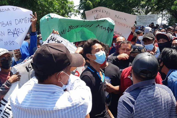 Tolak PP RI No 85 Tentang Tarif PNBP, Nelayan Probolinggo Gelar Demo