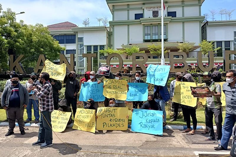Dinilai Cacat Hukum, Pendukung Cakades yang Kalah di Pilkades 2019 Demo Pemkab Probolinggo