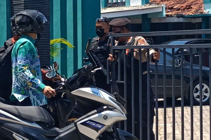 KPK Geledah Kantor Dispendik, Disporaparbud dan Dinkes Kabupaten Probolinggo
