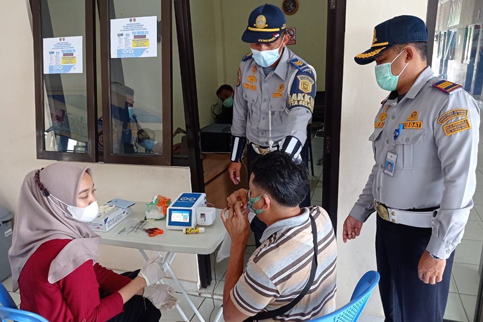 Terminal Seloaji Ponorogo Berlakukan Tes GeNose C19 Kepada Penumpang AKAP