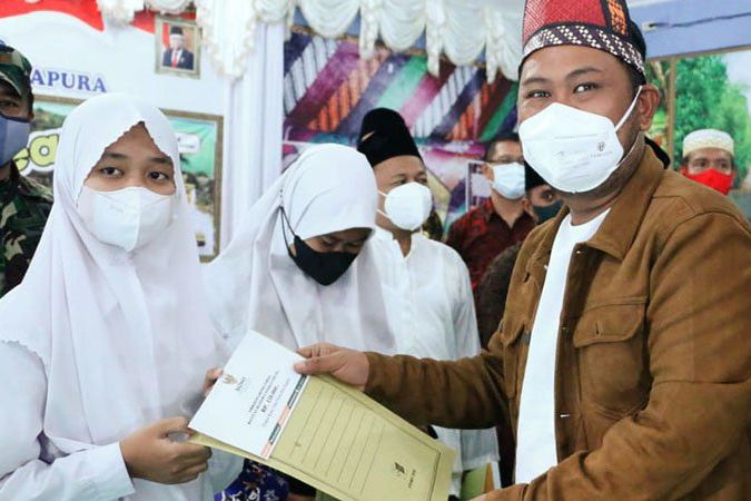 Dispendukcapil Gresik Buka Layanan Administrasi Kependudukan di Pulau Bawean 