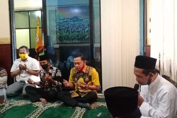 Golkar Gelar Doa Bersama untuk Paslon Machfud Arifin-Mujiaman