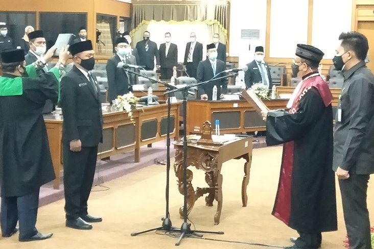 Abdul Qodir Resmi Duduki Kursi Ketua DPRD Gresik