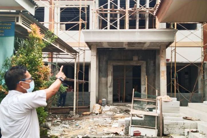Anggota Dewan Gresik Kecewa Rekanan Proyek Abaikan Keselamatan