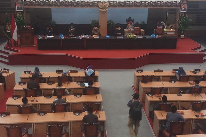 DPRD Kabupaten Mojokerto Bersama Bupati dan Wakilnya Gelar Paripurna Bahas APBD 2022