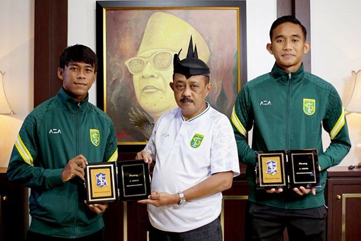 Kunjungi Balai Kota Surabaya, Dua Pemain Persebaya Berbagi Cerita