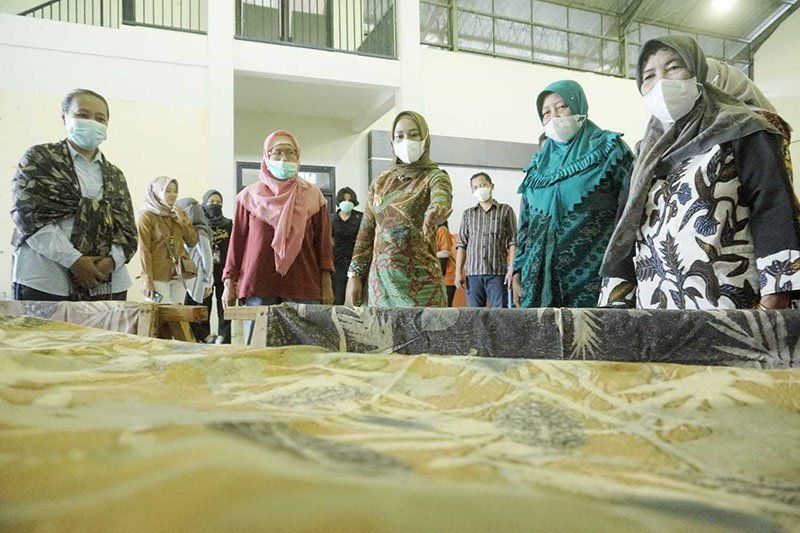 24 Perajin Batik Kota Mojokerto Dapat Pelatihan ecoprint