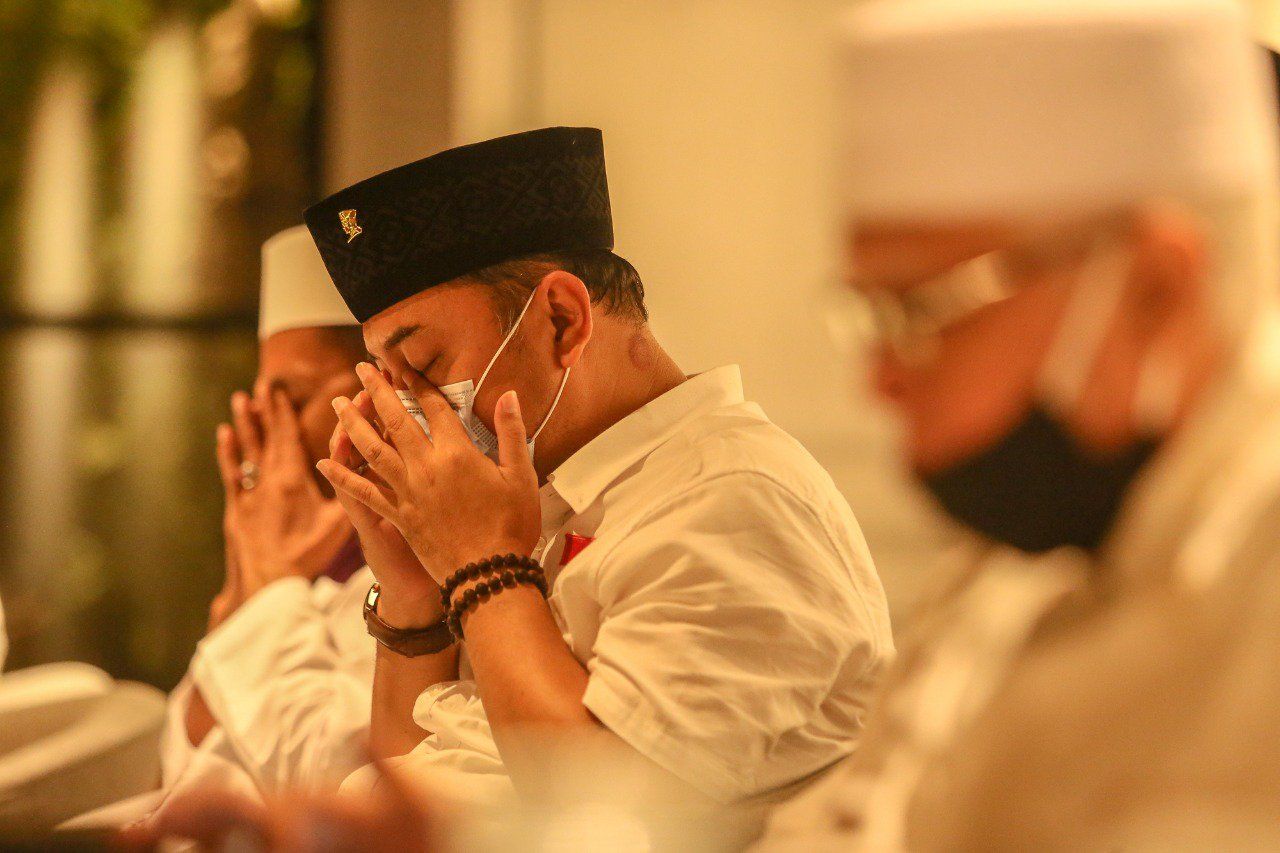 Air Mata Eri Cahyadi Meleleh Didoakan Jadi Wali Kota oleh 9 Kiai NU