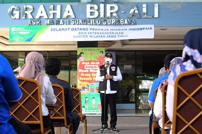 93 Jajaran UPT Asrama Haji Surabaya Terima Piagam Penghargaan