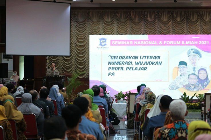 Sekolah Negeri dan Swasta Harus Bersatu Jadi Keluarga Besar
