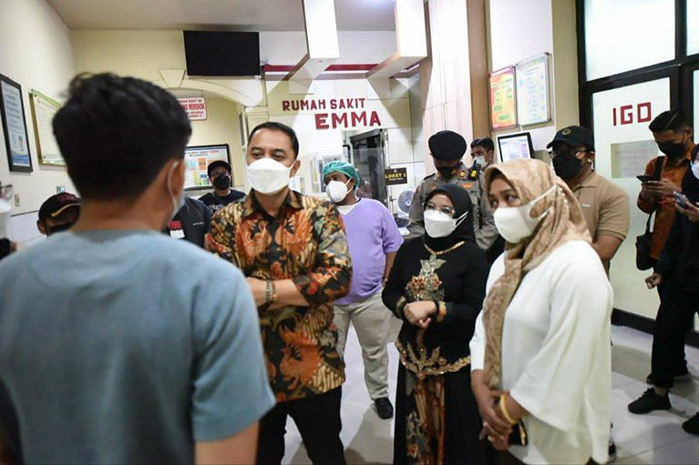 Sejumlah Personel BPBD Bersiaga di RS Korban Laka Lantas Tol Sumo