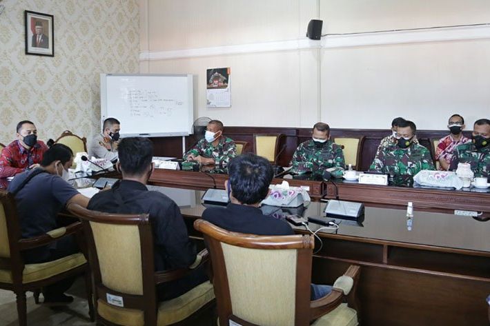 PKL dan Aktivis Surabaya Keluhkan Jam Operasional Usaha di Surabaya