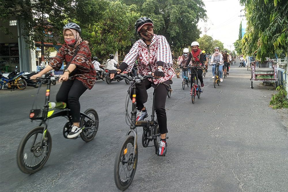 Gowes Pakai Batik, Siapa Takut