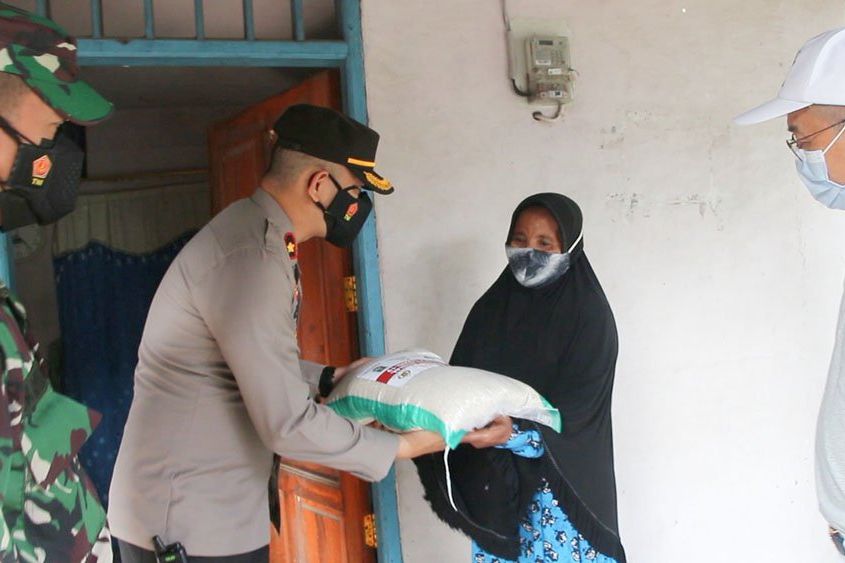Bantuan Peduli Masyarakat Terdampak Pandemi Covid-19 di Gresik Terus Mengalir