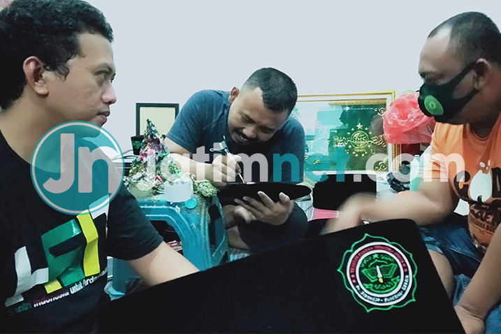 Songkok Lukis Asal Gresik Tetap Laris di Tengah Pandemi Covid-19