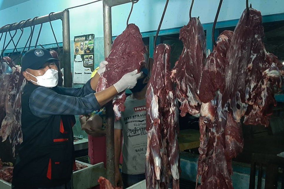 Dinas Pertanian Banyuwangi Periksa Kadar PH Daging Sapi di Pasar