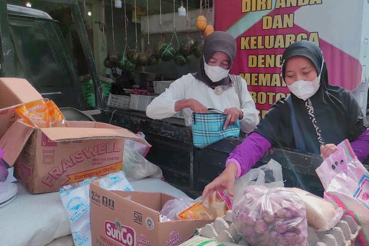 Harga Kebutuhan Pokok Melambung, Operasi Pasar Murah Diserbu Warga