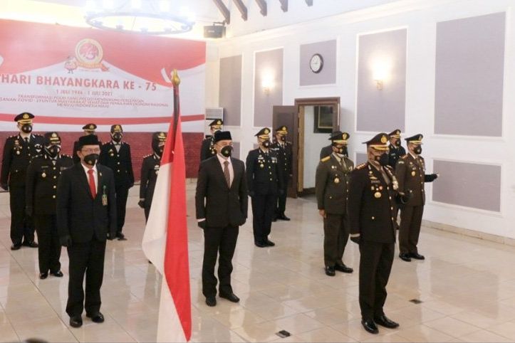 Di Hari Bhayangkara ke-75, Presiden Jokowi Apresiasi Polri Bantu Tangani Pandemi Covid-19