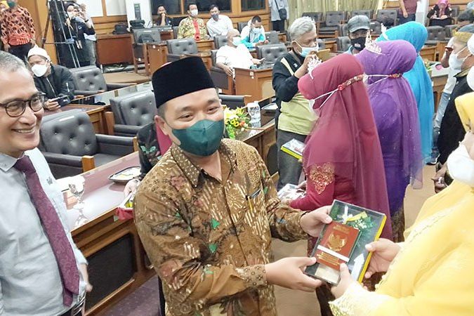 Perdana, DPRD Gresik Mantu Prosesi Isbat Nikah di Ruang Paripurna