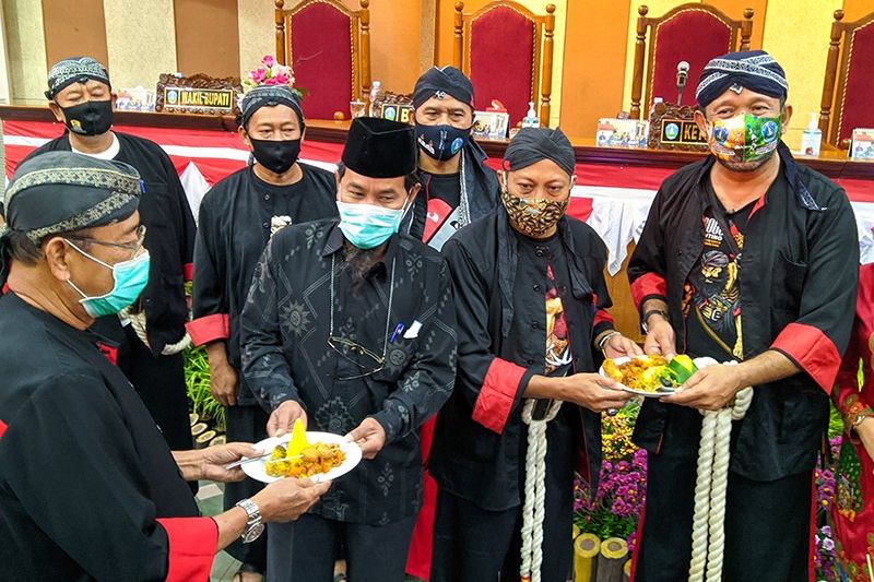 Hari Jadi Ponorogo, Forpimda Lakukan Ziarah Makam dan Beri Penghargaan Kepada Warga Ponorogo