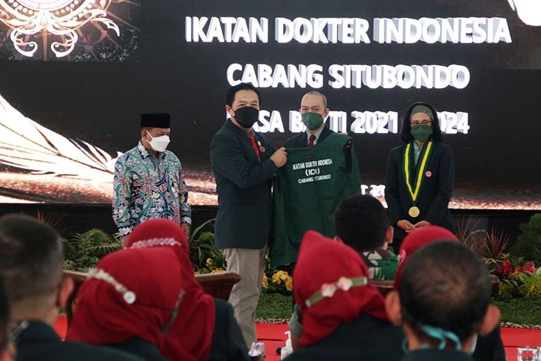 Berikan Program Kesehatan Gratis Berbasis Digital di Pelantikan IDI, Ini Paparan Bupati Situbondo