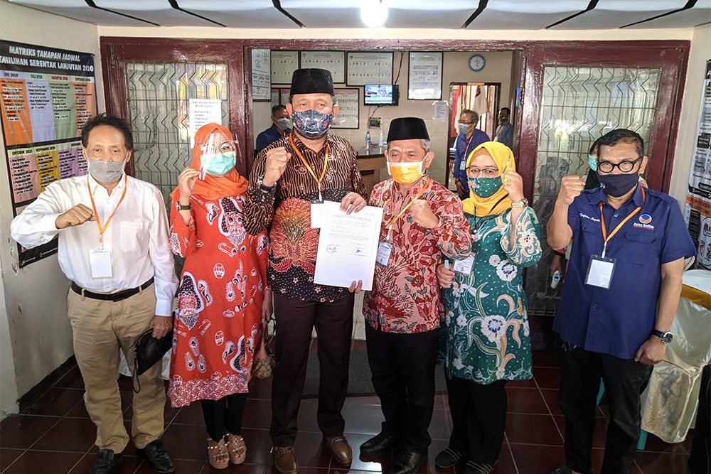 Ipong Imbau Pendukungnya Tetap Berada di Rumah untuk Menonton Debat
