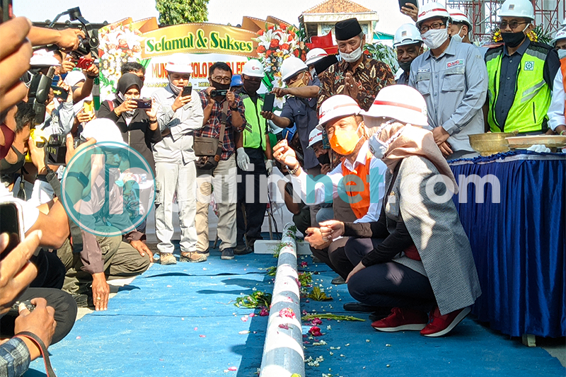 Kejar Target Selesai Desember 2020, Paku Emas Tandai Munggah Molo Pasar Legi Ponorogo