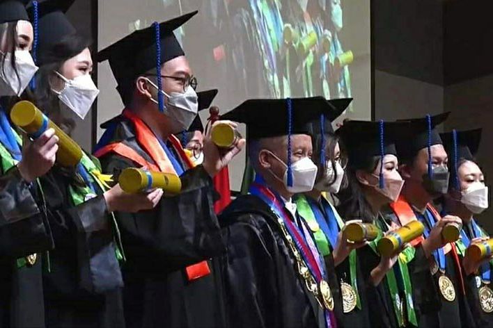 Wisuda ke-81 UK Petra, 610 Wisudawan Lulus Tahan Uji di Tengah Pandemi