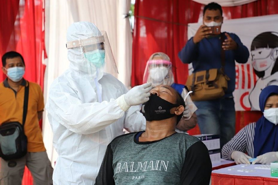 Melintas di Surabaya, Pengendara Jalani Test Antigen